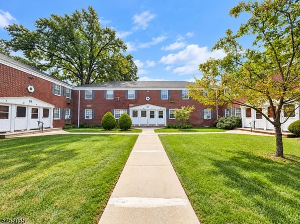 38B Colfax Mnr, Roselle Park, NJ 07204