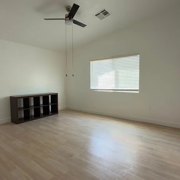 2050 Los Feliz St #102 — Photo 18