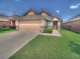 9033 Racquet Club Dr, Fort Worth, TX 76120