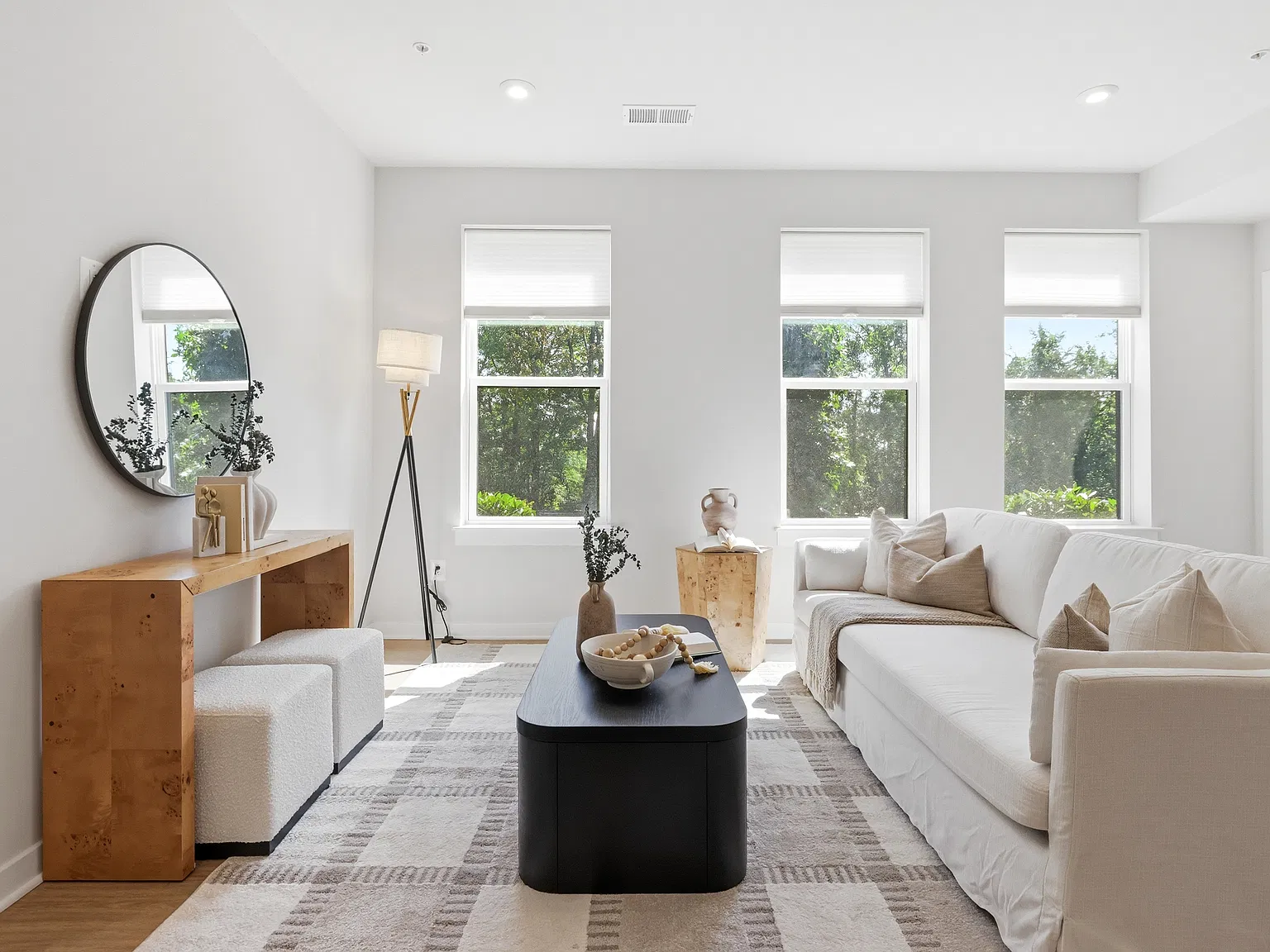 3 bed, 2.5 bath, 1572 sqft, $3,300 — Photo 4