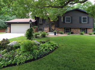 12816 Woodview Ln, Burnsville, MN 55337