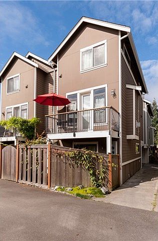 116-B 21st Avenue: a better-than-new, high-quality townhouse bui