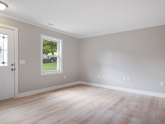 3rd image of 385 Warren St
