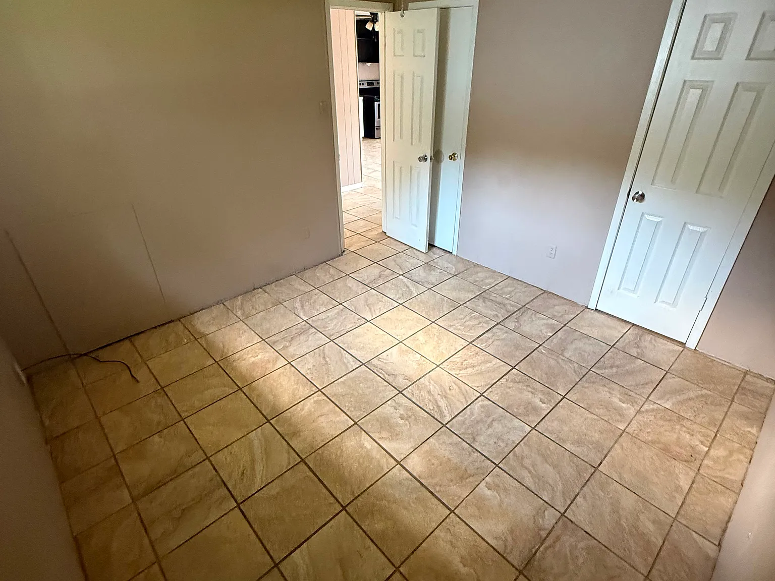 2 bed, 1430 sqft, $1,200 — Photo 4