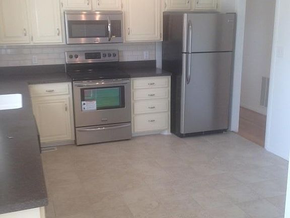 3rd image of 452 Stoneacres Dr