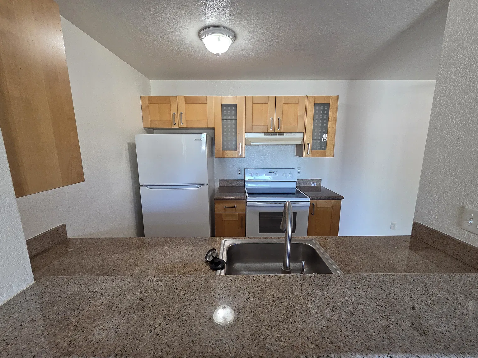 2 bed, 900 sqft, $3,000 — Photo 4