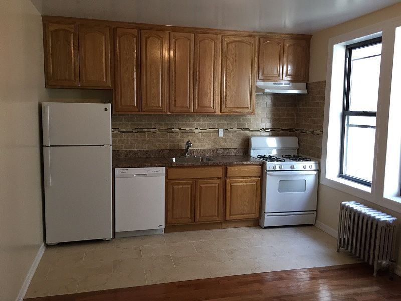 1st image of 2562 41st St #A4