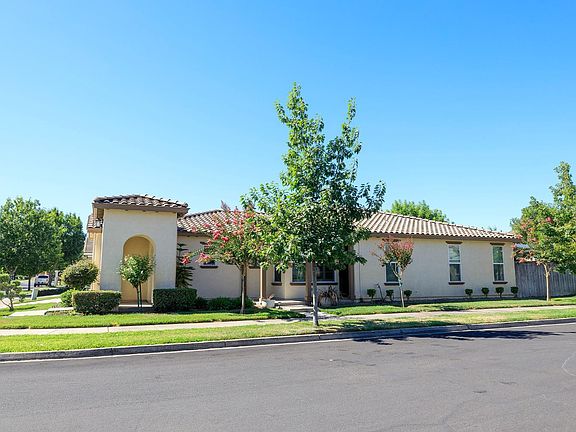2nd image of 312 Merlot Dr