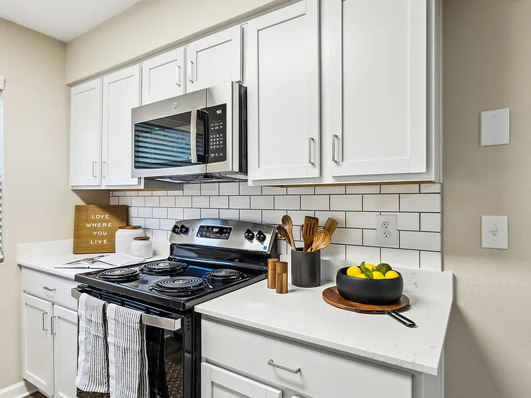 Cypress Pointe — Photo 24