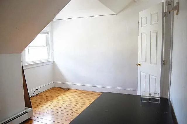 129 Benevolent St — Photo 9