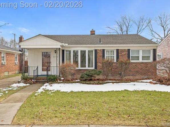 22704 Chapoton St, Saint Clair Shores, MI 48080