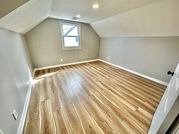 3rd image of 20 Jefferson St #2B