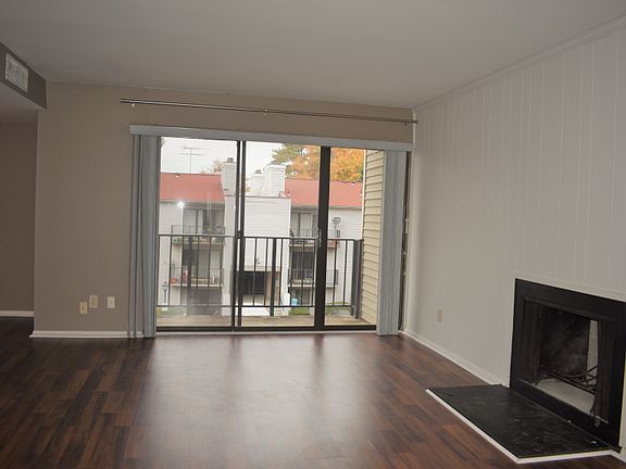 3rd image of 122 Duvall Ln APT 304