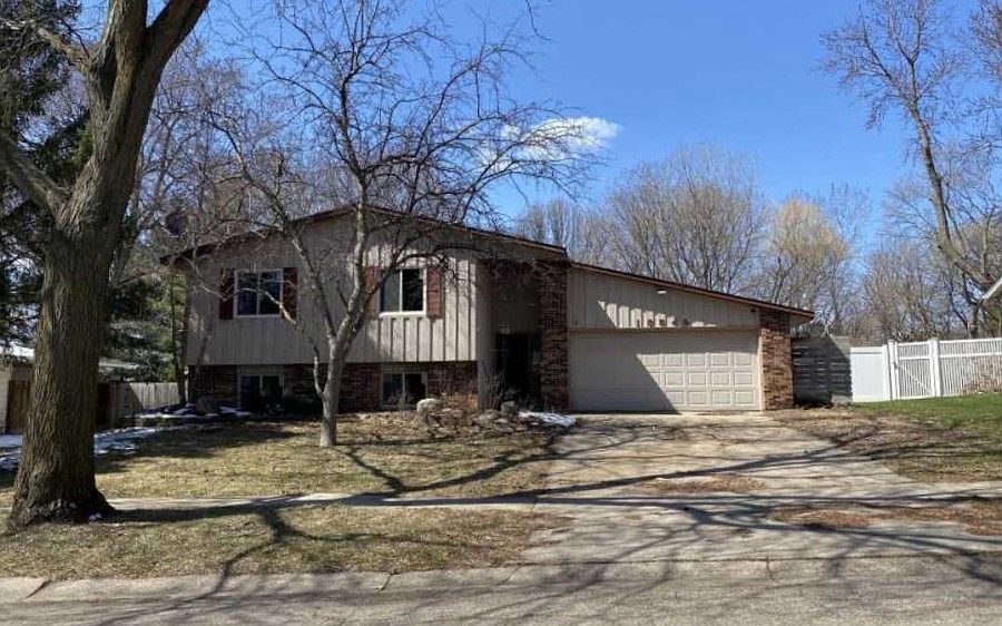 2nd image of 13549 Findlay Ave