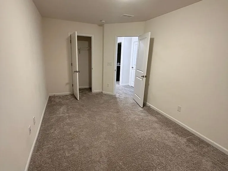 419 Trotters Ln — Photo 2