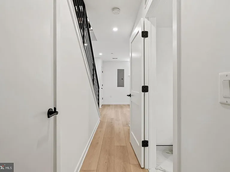 2209 Montrose St — Photo 40