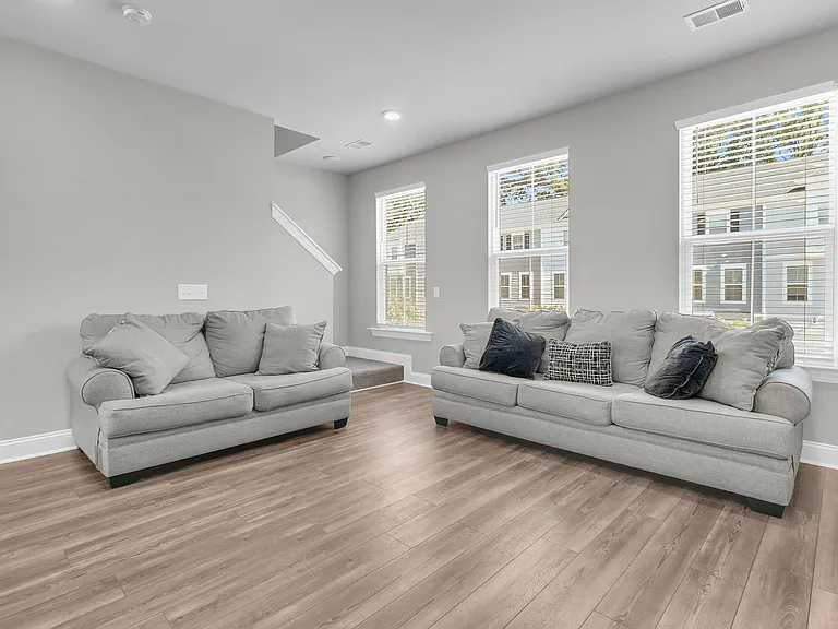 1247 Tice Ln — Photo 13