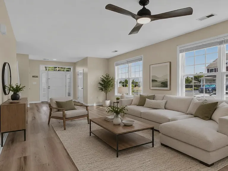 124 Sandridge Ct — Photo 2