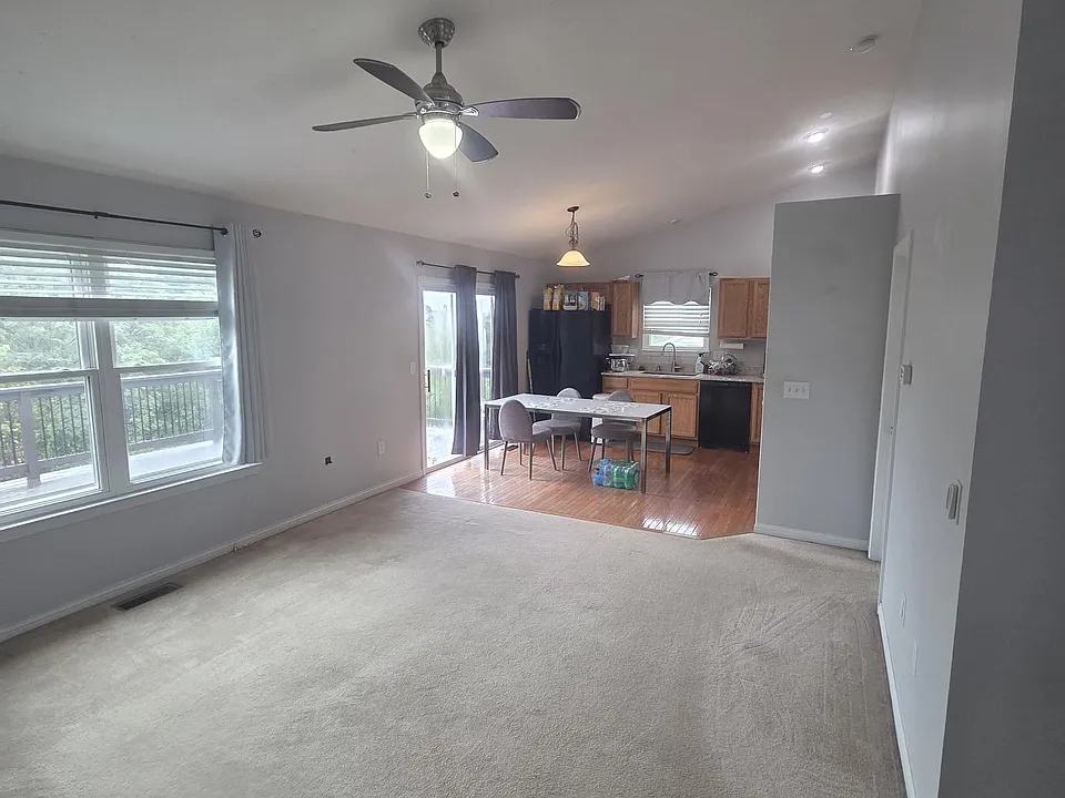 575 Rosebud Cir