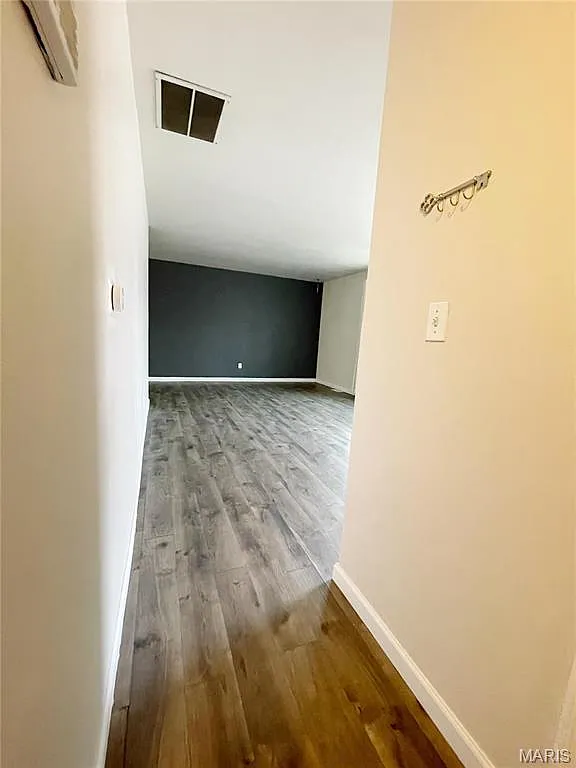 3 bed, 1.0 bath, 1104 sqft, $1,595 — Photo 3