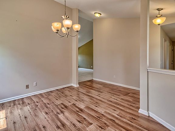 5th image of 75 Edgerow Ct