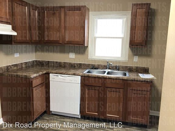 5th image of 627 Woodford St