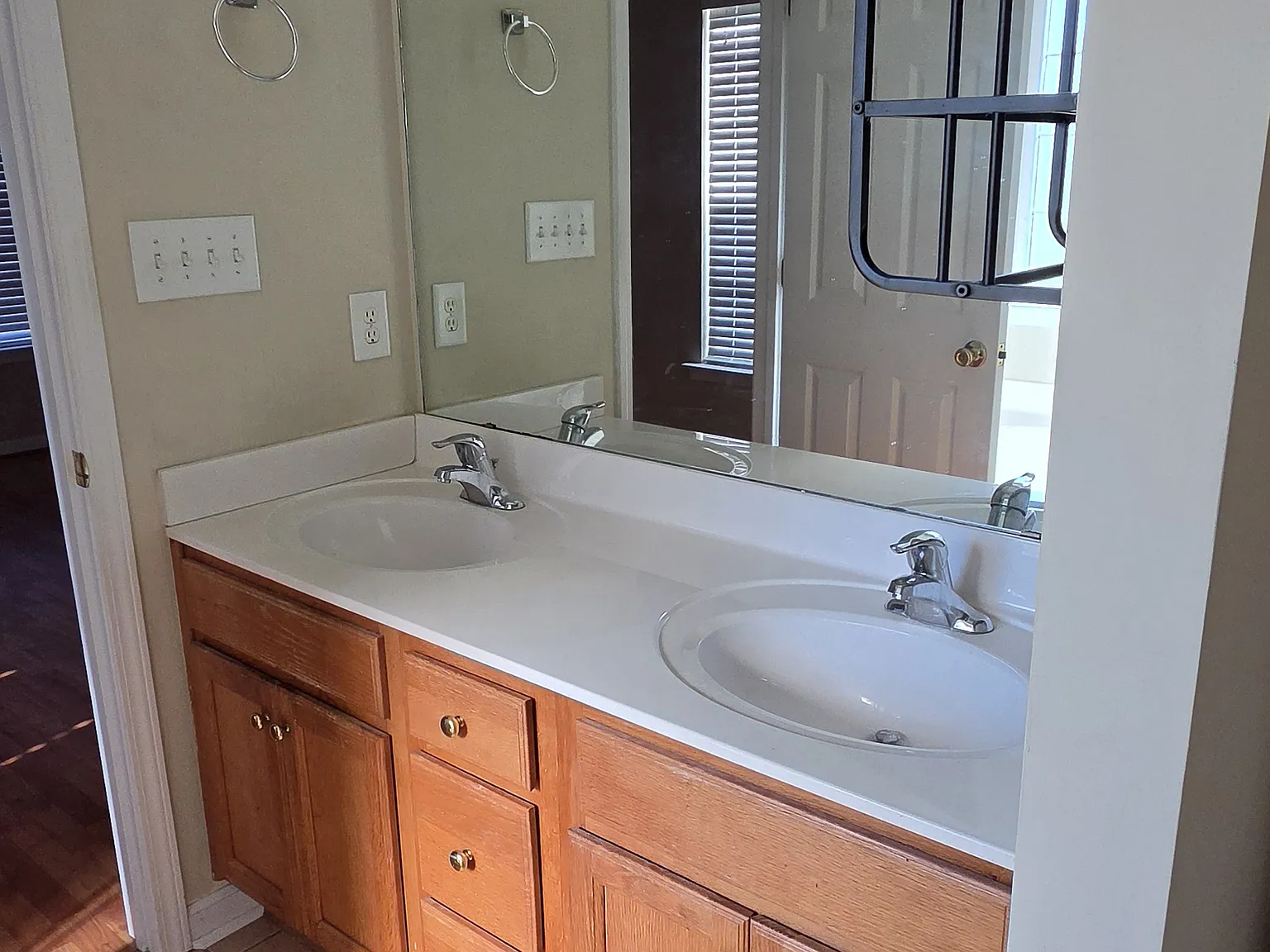 3 bed, 1571 sqft, $1,500 — Photo 2