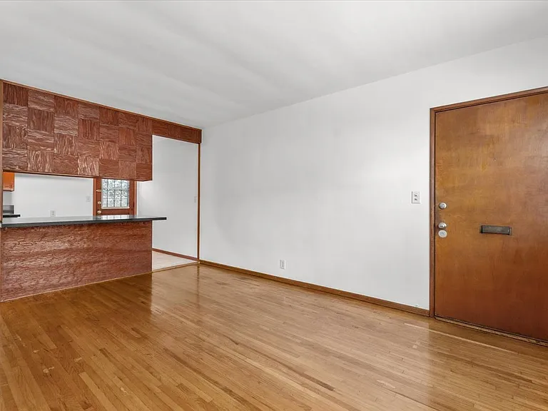 1127 Harrison Ave — Photo 6