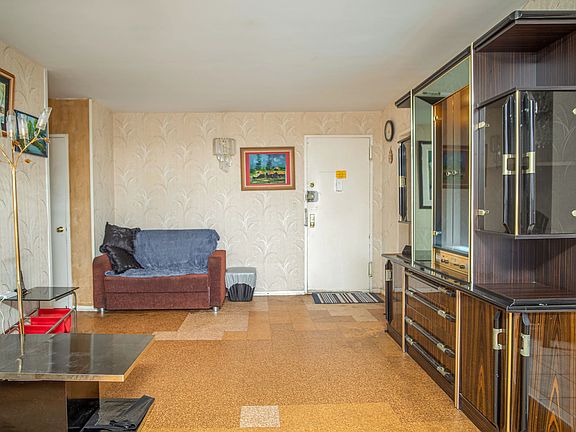 5th image of 2915 W 5th St APT 21H