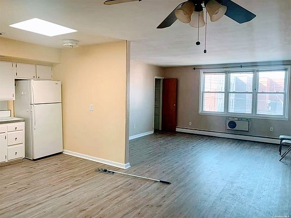 3rd image of 66-77 73rd Pl Floor 2