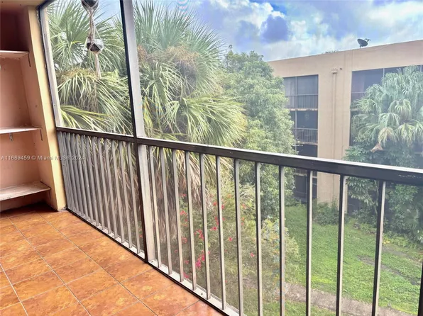 8615 NW 8th St APT 408, Miami, FL 33126