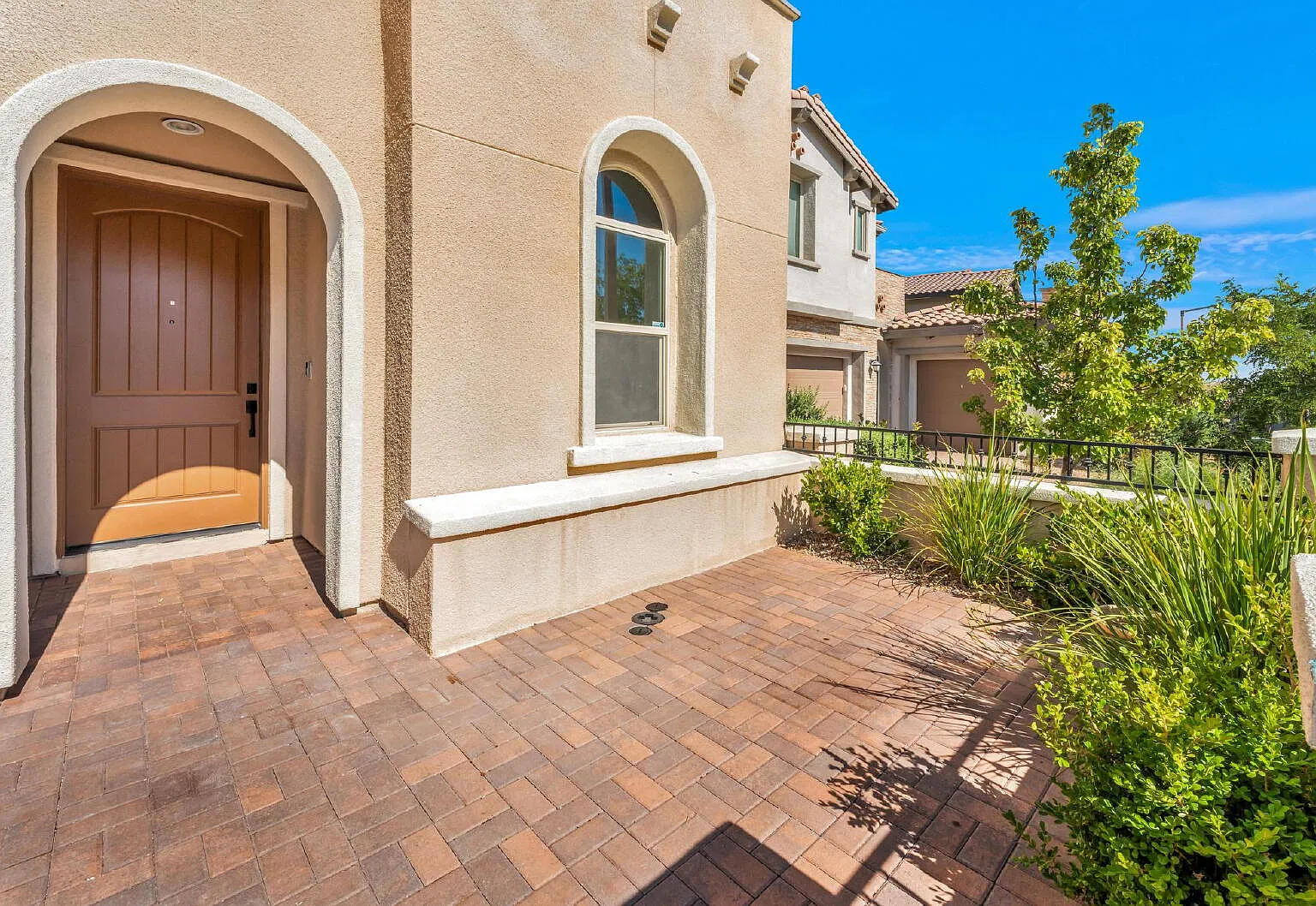 3 bed, 3.5 bath, 3167 sqft, $6,100 — Photo 3