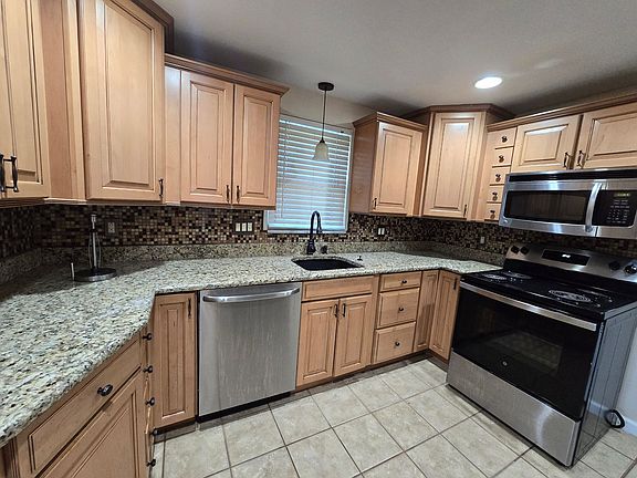 5th image of 305 Longview Dr