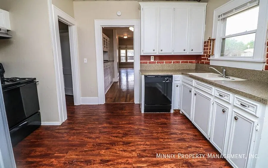 3 Bedroom For Rent in Lubbock | 2106 15th St. | Pet Friendly — Photo 3