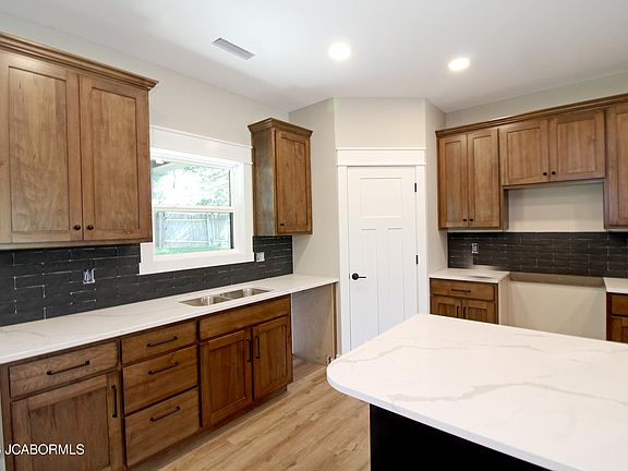 5th image of 4806 Nolan Ln