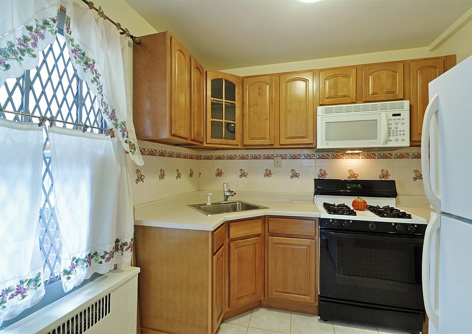 2nd image of 224 Highland Blvd APT 902