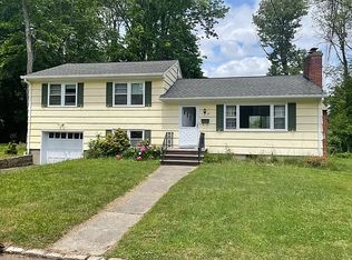 22 Dameo Pl, Short Hills, NJ 07078