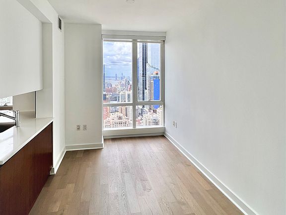 3rd image of 460 W 42nd St APT 56-C
