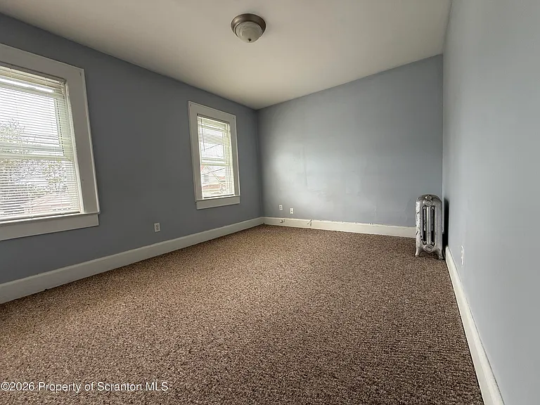 627 Sherwood Ave — Photo 15