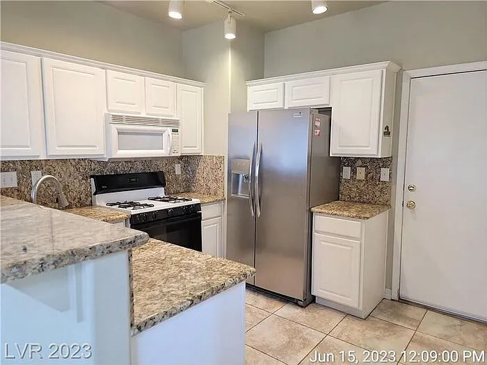 638 Solitude Point Ave — Photo 11