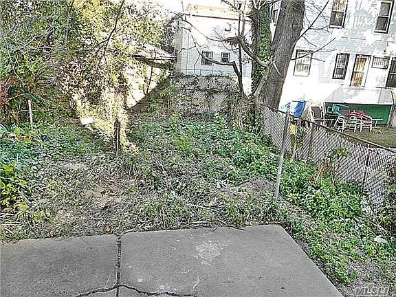 3rd image of 10919 167th St