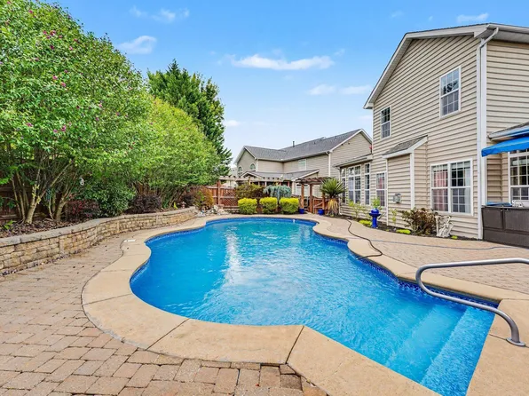 204 Quarryrock Rd, Holly Springs, NC 27540