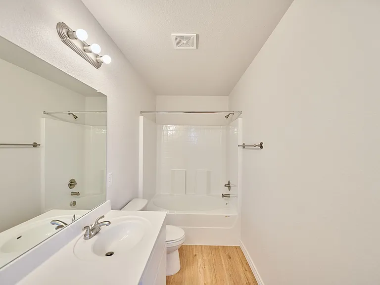 1813 Clovis Dr — Photo 16