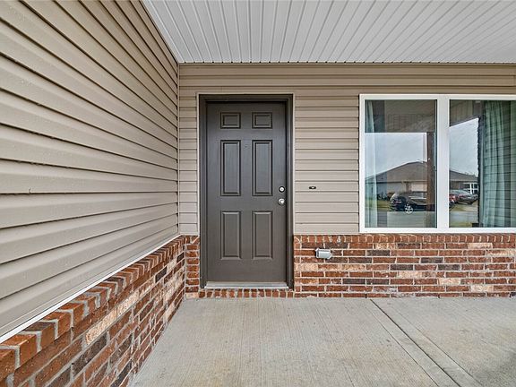 5th image of 2801 W McLaren Dr