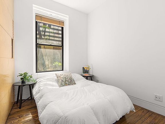 5th image of 234 W 21st St APT 21