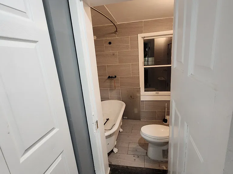1411 W Lombard St — Photo 5