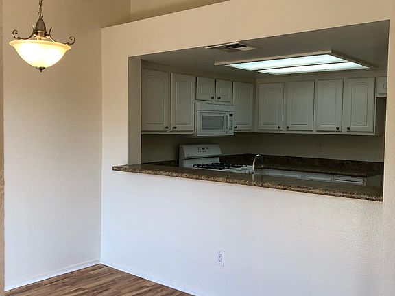4th image of 1025 N Tippecanoe Ave Unit 208