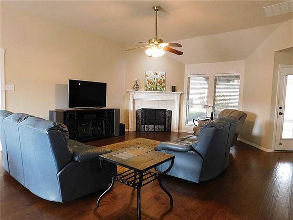 4th image of 1417 Clear Creek Dr