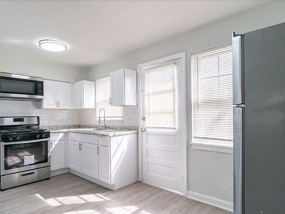 3rd image of 125 Yorke St