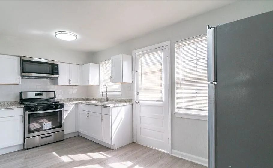 Building Photo - 125 Yorke St